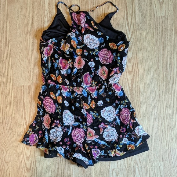 Romper - Picture 2 of 4